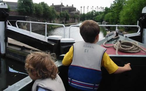 canal-boat-trips-london-007
